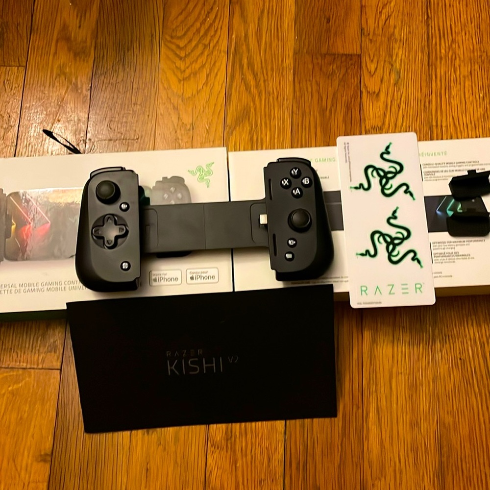 RAZER mobile gaming controller (iPhone)